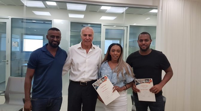 חלוקת מלגות גבי בוגנים סינאל